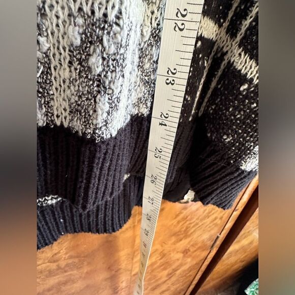 Lucky black and white top - Picture 2 of 7